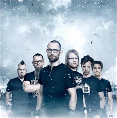 Complétez : 
"... kveður, magnlaus þá
Mókaður um ég svamla."