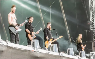 Complétez : 
"Leika sér þarna lítil börn, 
Lífið, það gengur í..."