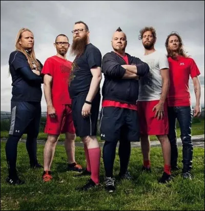 Complétez : 
"Mært hvern annan mætir getum,
Mjöðinn drekkum kjötið..."