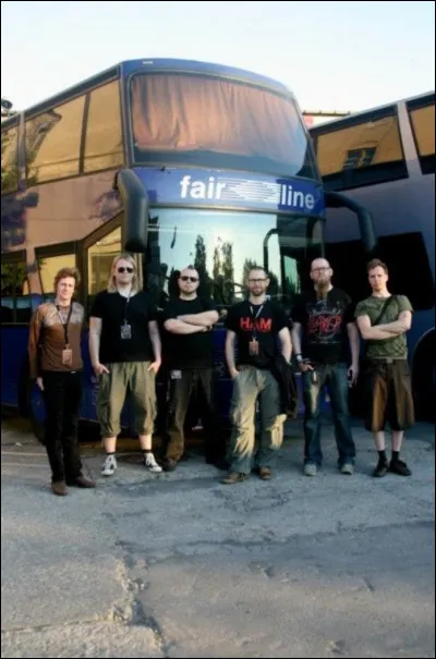 Complétez : 
"Gróa þar síðan..., 
Berjalyng kroppar rjúpa."