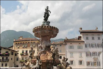Ville italienne de 100 000 habitants, située dans les Dolomites, dans la vallée de l'Adige :
