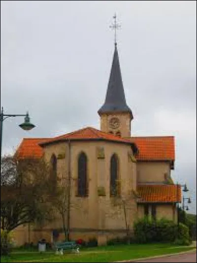 Voici l'église Saint-Hubert de Hémilly. Village Mosellan, il se situe en région ...