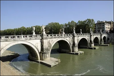 134 > Il s'agit d'un des ponts de Rome, le pont ...