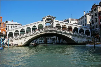 1588, pont du Rialto > Chose étonnante, ce monument vénitien ne fait pas partie des lieux ...