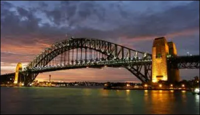 Dans quel pays retrouve-t-on le Harbour Bridge ?