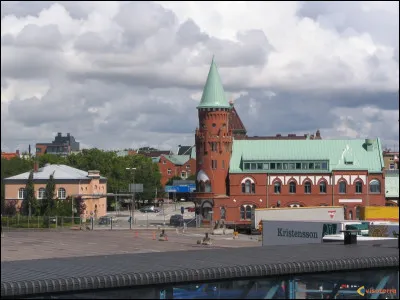 Ville suédoise de 28 000 habitants, la plus méridionale du pays, située en Scanie :