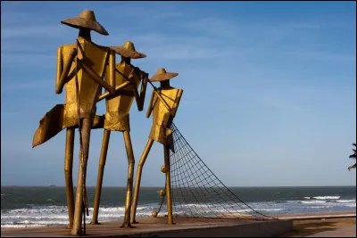 Mais en 1560, les Portugais s'en mêlent, prennent le fort et s'installent définitivement en fondant Rio de Janeiro. D'autres expéditions viendront, plus au nord, à ... : les Français y resteront juqu'en 1615.