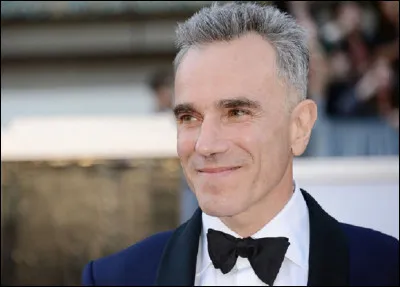 Qui est cet acteur qui joue un des rôles principaux dans le film ''Chambre avec vue'' de James Ivory ?