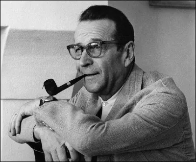 Georges Simenon est l'auteur du roman psychologique ''La Chambre bleue ''. Quelle était la nationalité de Georges Simenon ?