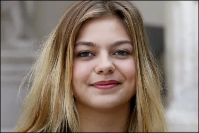 Qui est cette chanteuse dont le premier album à pour titre ''Chambre 12'' ?