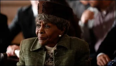 Dans combien d'épisodes de la série "Murder", Cicely Tyson joue-t-elle ?