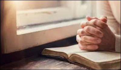 Quelle est la conjugaison du verbe "Prier" à la troisième personne du singulier au plus-que-parfait ?