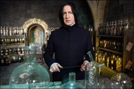 Comment était les habits que portait Severus en dehors du collège ?