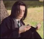 Quand Rogue tait petit avant d'tre  Poudlard, qui espionnait-il ?