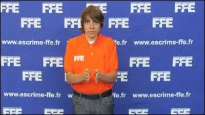 Que signifie le geste de l'arbitre ?