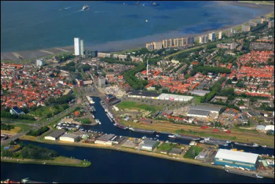 Ville des Pays Bas de 54 000 habitants, située en Zélande, sur l'embouchure de l'Escaut occidental :