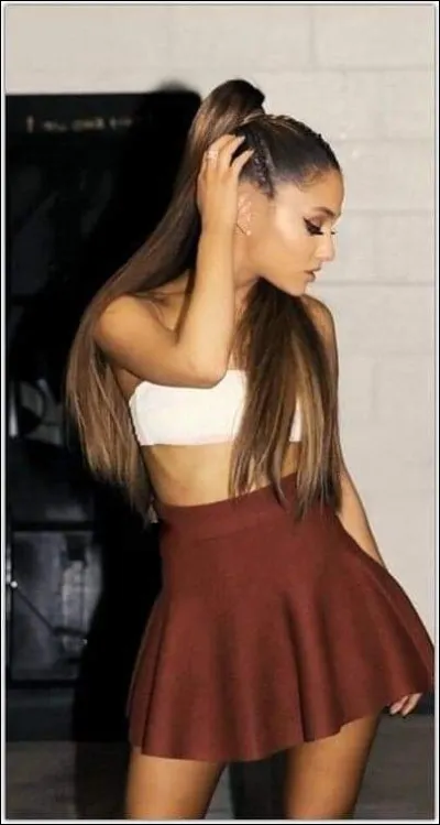 Avec qui a-t-elle fait son dernier duo en 2020 ?