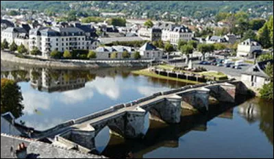 Quel cours d'eau coule sous le Pont Vieux de Terrasson-Lavilledieu ?