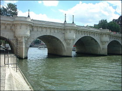 Quel cours d'eau coule sous le Pont Neuf de Paris, datant de 1578 ?