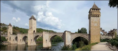 Quelle rivière coule sous le pont fortifié Valentré de Cahors appelé pont du Diable, datant de 1308 ?