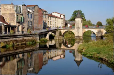 Quelle rivière coule sous le pont Notre-Dame de Bar-le-Duc ?