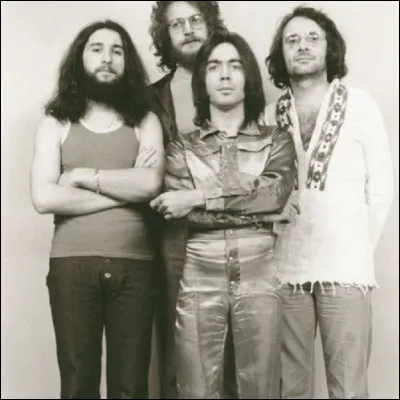 Quel était le style de musique du groupe français ''Triangle'', formé en 1967 et actif jusqu'en 1974 ?