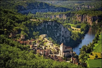 À quoi ''Le triangle noir du Quercy'' fait-il référence ?