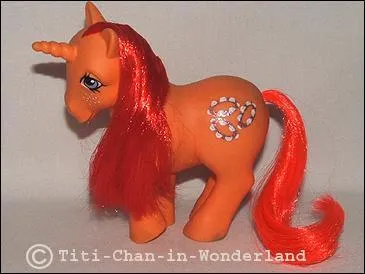 De quel couleur est ce poney ?