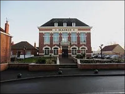 Je vous propose de partir dans les Hauts-de-France, à Aubers. Commune de Flandre romane, dans la Métropole Européenne de Lille, elle se trouve dans le département ...