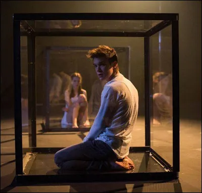 D'après cette phrase extraite des paroles de la chanson "Il pourrait vous donner une chance de vous retrouver", de qui s'agit-il ?