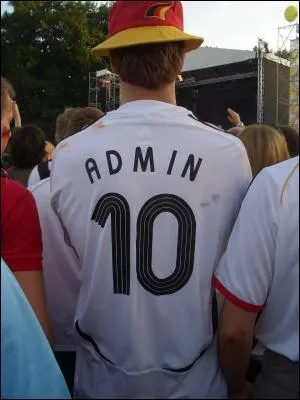 Il y a trois admins sur le forum, mais c'est qui ?