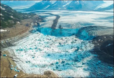 Comment sont appelées les innondations glaciaires causées par les volcans ?