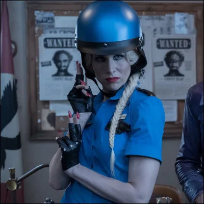 Quel est le nom de famille d'Esmé ?