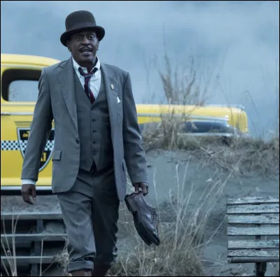 Comment s'appelle le banquier chargé des Baudelaire ?