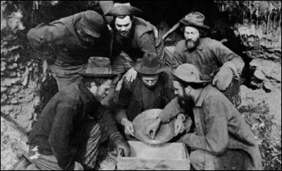 Qui est le réalisateur du film muet ''La Ruée vers l'or'' de 1925 ?