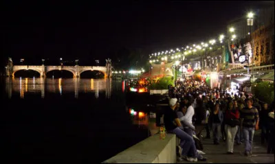 Quelle actrice accompagne Alain Delon dans le film "Rocco et ses frères" ?