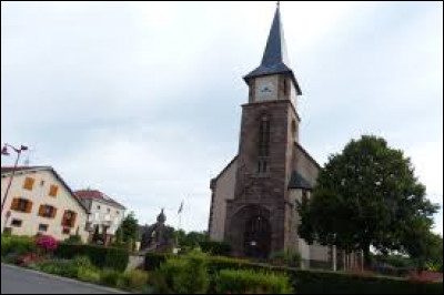 Je vous propose de commencer notre balade dominicale à 5 kilomètres de chez moi, devant l'église Saint-Martin d'Ancerviller. Village du Grand-Est, dans la Communauté de communes de Vezouze en Piémont, il se situe dans le département ...