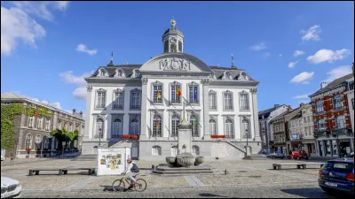 Ville belge de 55 000 habitants, située en Wallonie à la limite du massif ardennais :