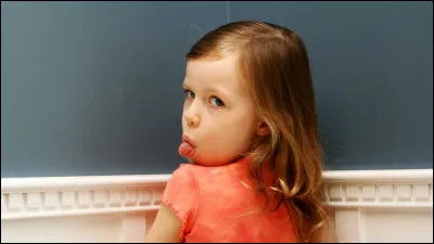 Votre enfant ne fait que répondre, vous le punissez :