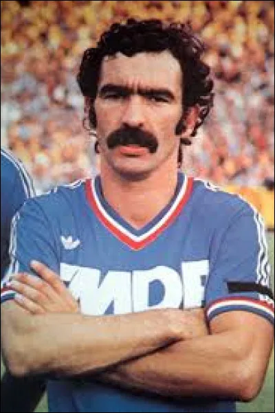 Qui &eacute;tait le s&eacute;lectionneur des Bleus ?