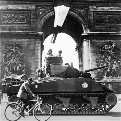 Quelle unit&eacute; militaire alli&eacute;e est la premi&egrave;re &agrave; entrer dans Paris lors de sa lib&eacute;ration le 24 ao&ucirc;t 1944 ?
