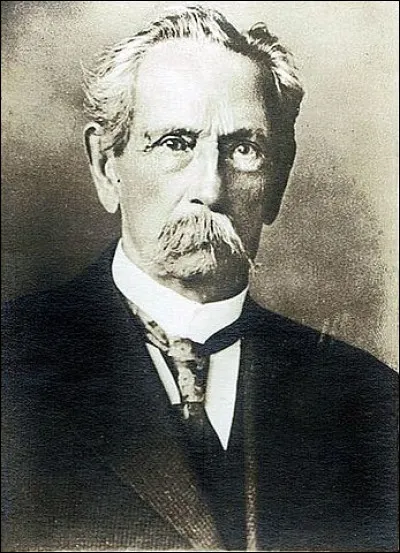 Presque dans la foulée, en 1825, Carl Benz découvre les propriétés "explosives" de ce qui sera appelé plus tard le "benzène" : alors, ça pétarade ?