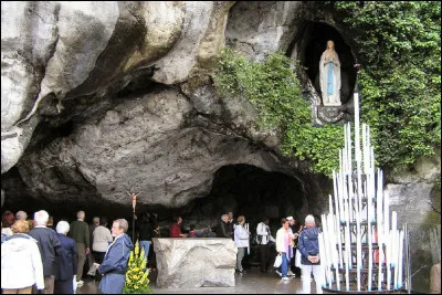 Quel est le vrai nom de la grotte de Lourdes ?