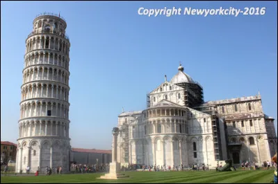 Dans quelle ville d'Italie le campanile de la cath&eacute;drale Notre-Dame de l'Assomption est pench&eacute; ?