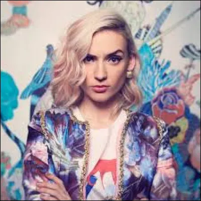 Par qui a-t-elle été élevée ?