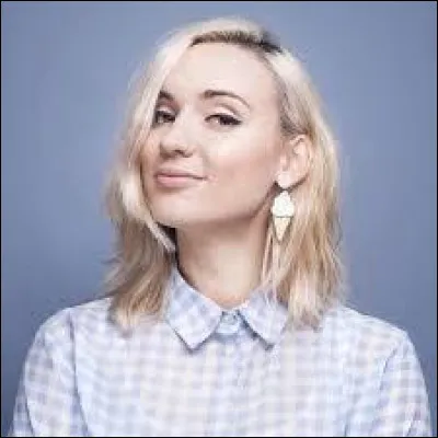 Comment s'appelle sa première chanson ?