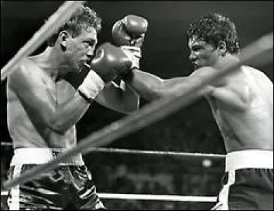 Sûrement l'une des plus grandes supercheries du monde de la boxe. Quand on enlève la mousse du gant pour la remplacer par du plâtre contre son adversaire Bill Collins, c'est toujours plus simple !