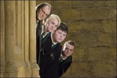 Vous êtes seuls dans ta chambre, vous...