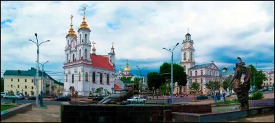 Ville de Biélorussie de 360 000 habitants, traversée par la Dvina, située dans le nord-est du pays :