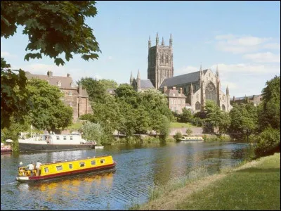 Ville anglaise de 100 000 habitants, traversée par la Severn :